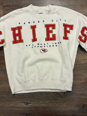 Abercrombie & Fitch Cream Soft Crewneck Kansas City Chiefs Excellent Condition